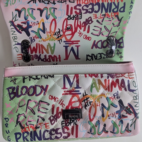 Boutique Quilted Graffiti Print Shoulder Bag Structured Crossbody w/ Chain Strap - Picture 10 of 16